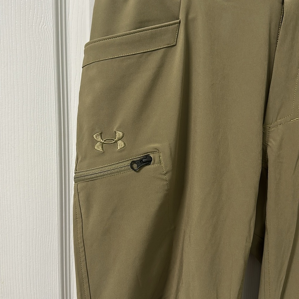 EUC! Under Armour Performance Men's Dark Khaki Pants size 34x32. No flaws! - Picture 2 of 8